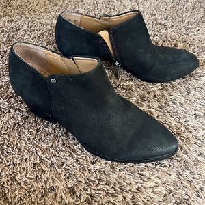 Like new Franco Sarto black suede shoes pointed toe bootie 6M sheen zip hand